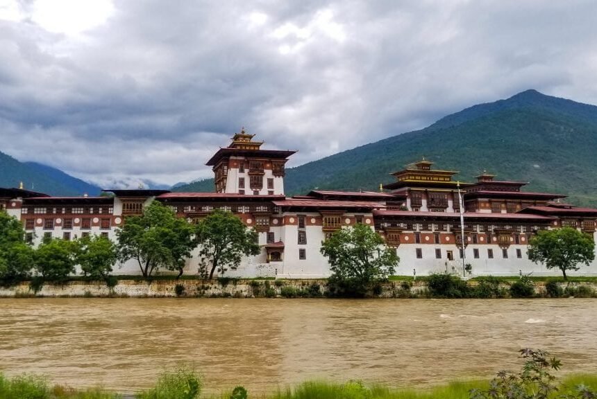 Places to Visit in Punakha: Bhutan’s Most Beautiful Valley (2026) – A Walk in the World